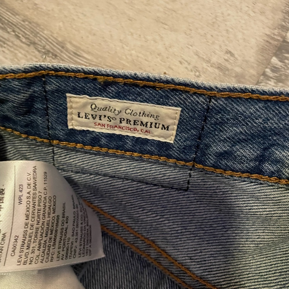 Levis 501 short jean shorts - Picture 3 of 5
